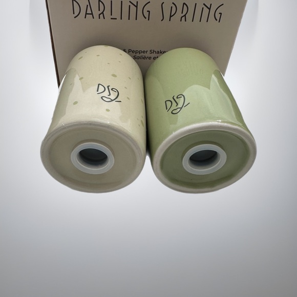 NIB Darling Spring Premium Stoneware Salt & Pepper Shakers - Picture 13 of 13